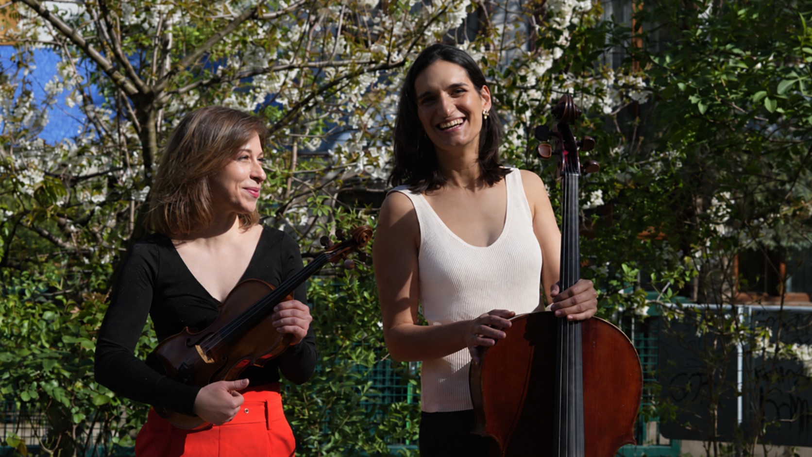 Anne Mousserion et Élodie Hugon-Dancoisne avec leurs instruments